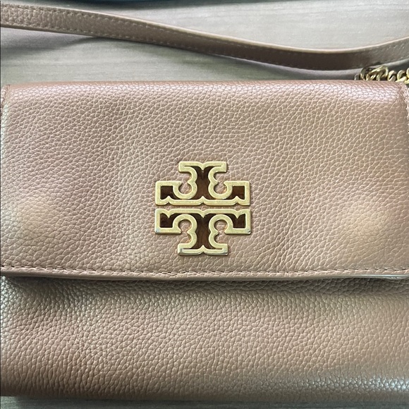Tory Burch Handbags - Tory Burch Pebbled Leather Crossbody in Taupe with Gold Logo